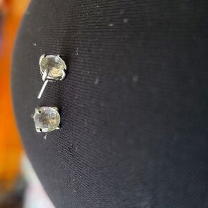 Round-set Stud Earrings